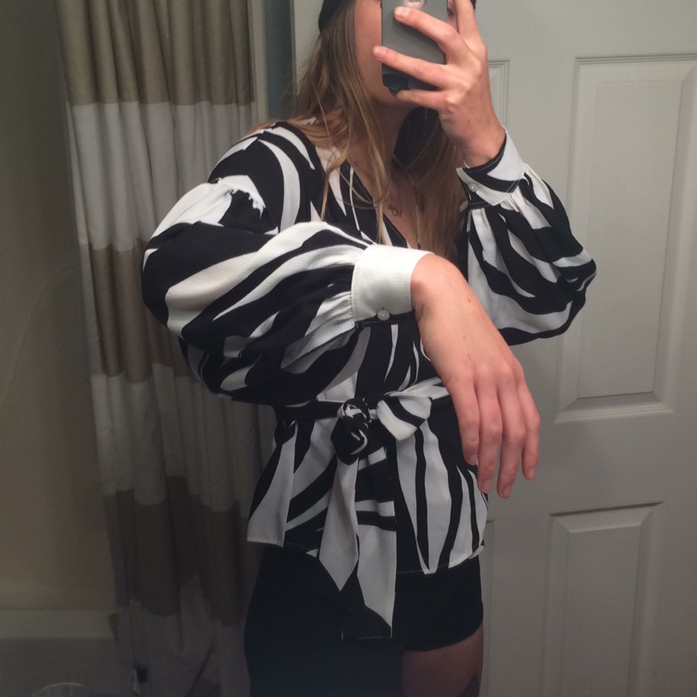 Abstract Wrap Top - Picture 4 of 8